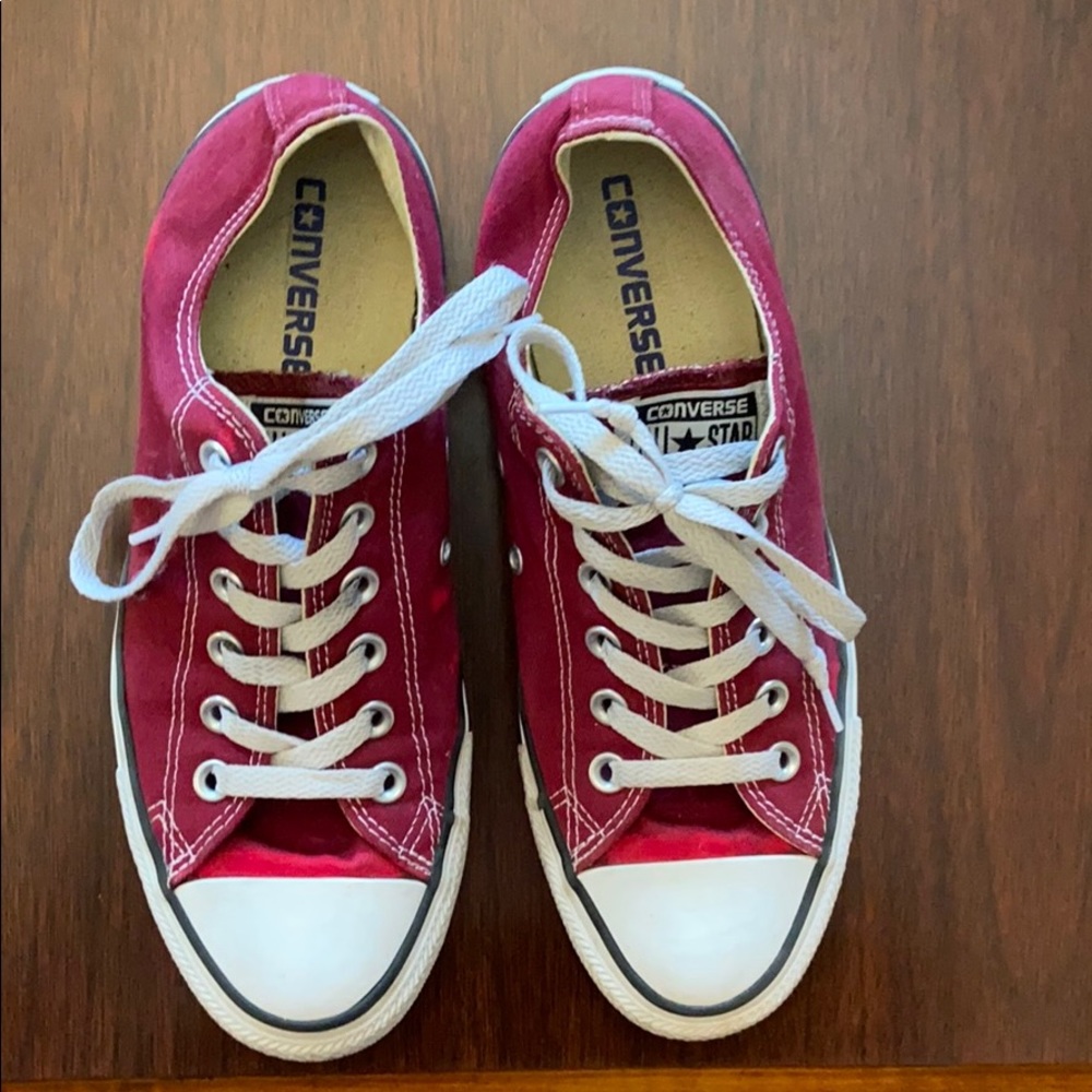 maroon lowtop converse | size 8 womens
